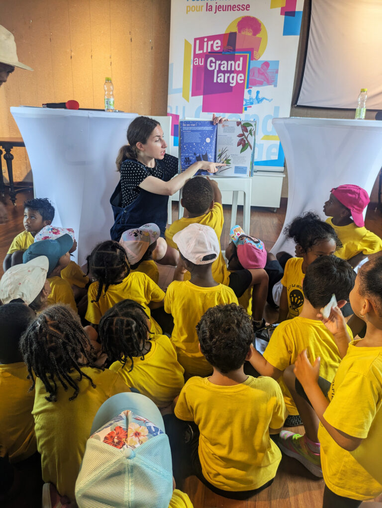 Louise Pluyaud présente _Belles îles du monde_